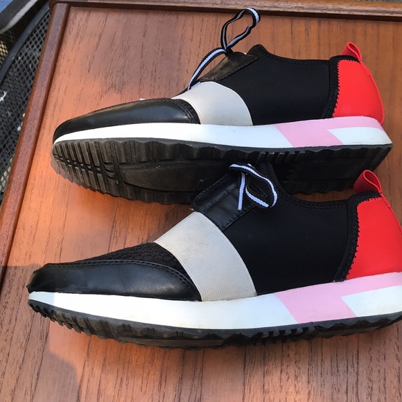 STEVE MADDEN SNEAKERS used in good condition. Adorable with cute sassy details! - Picture 6 of 6